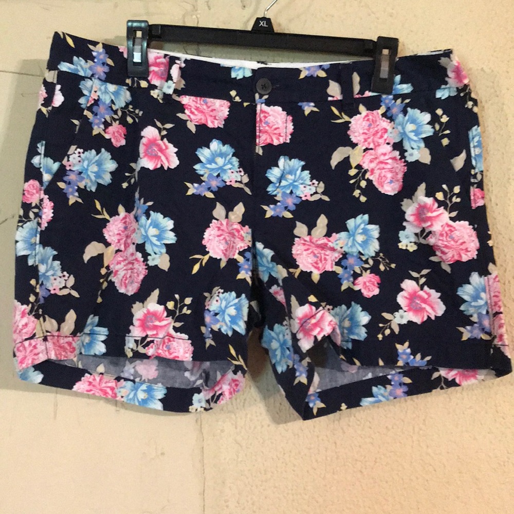 Cute navy floral shorts